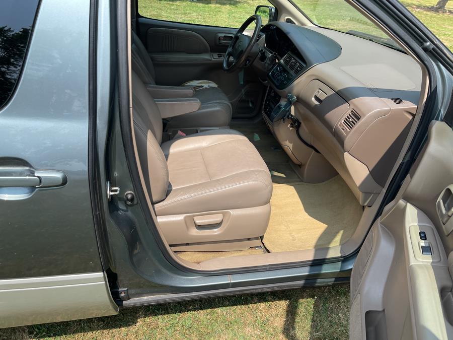 1999 Toyota Sienna LE - Photo 9