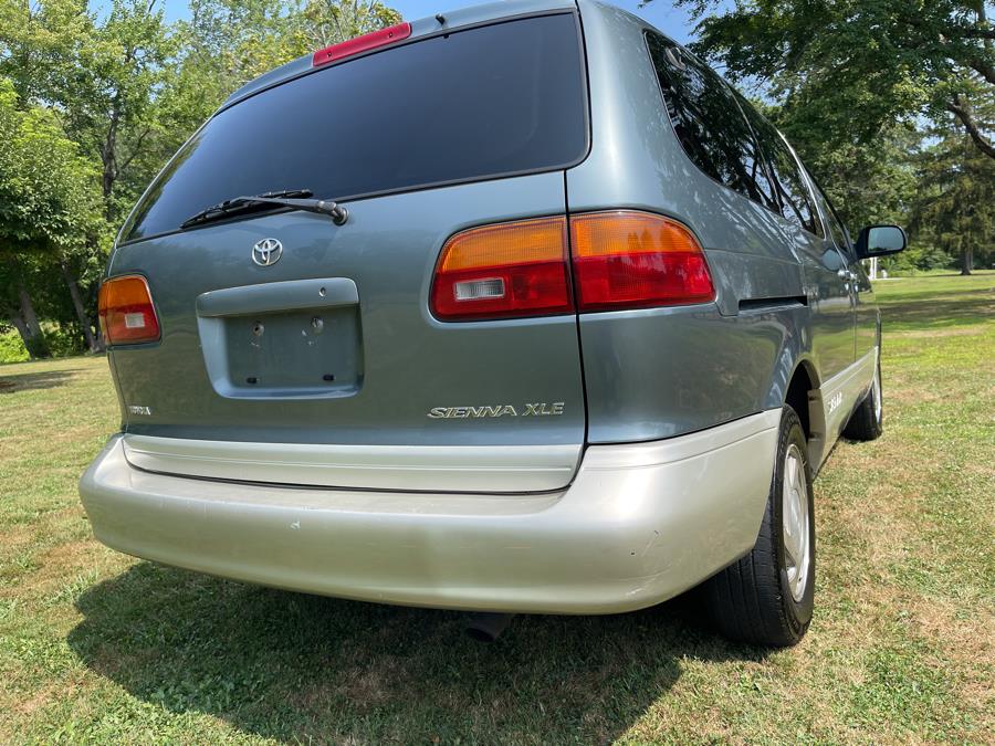 1999 Toyota Sienna LE - Photo 28