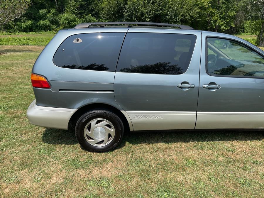 1999 Toyota Sienna LE - Photo 37