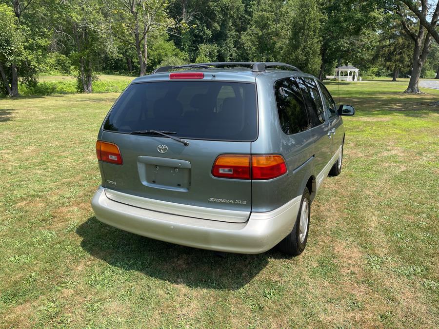 1999 Toyota Sienna LE - Photo 26