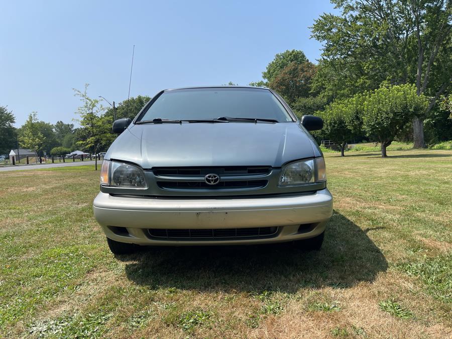 1999 Toyota Sienna LE - Photo 17