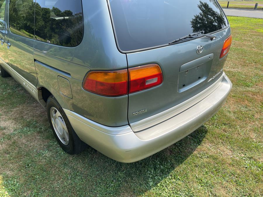 1999 Toyota Sienna LE - Photo 23