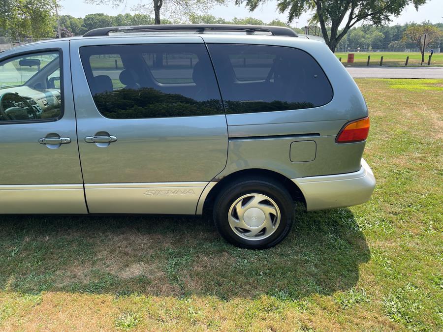 1999 Toyota Sienna LE - Photo 41