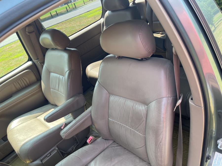 1999 Toyota Sienna LE - Photo 7