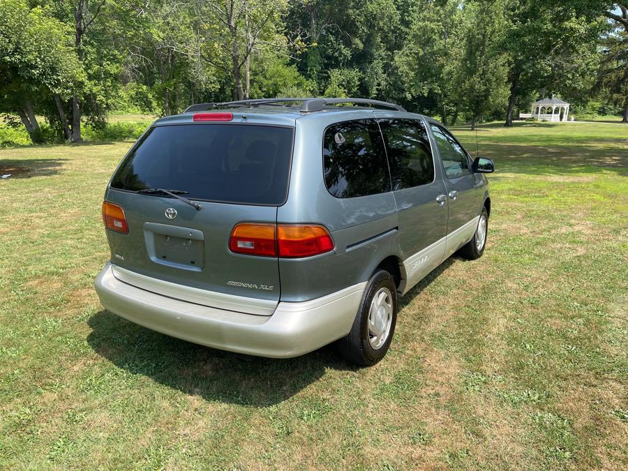 1999 Toyota Sienna LE - Photo 25