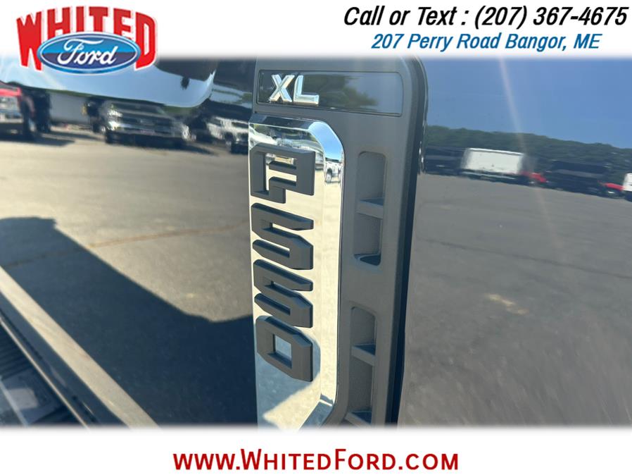 2025 Ford F-550 Super Duty Chassis Cab XL - Photo 8
