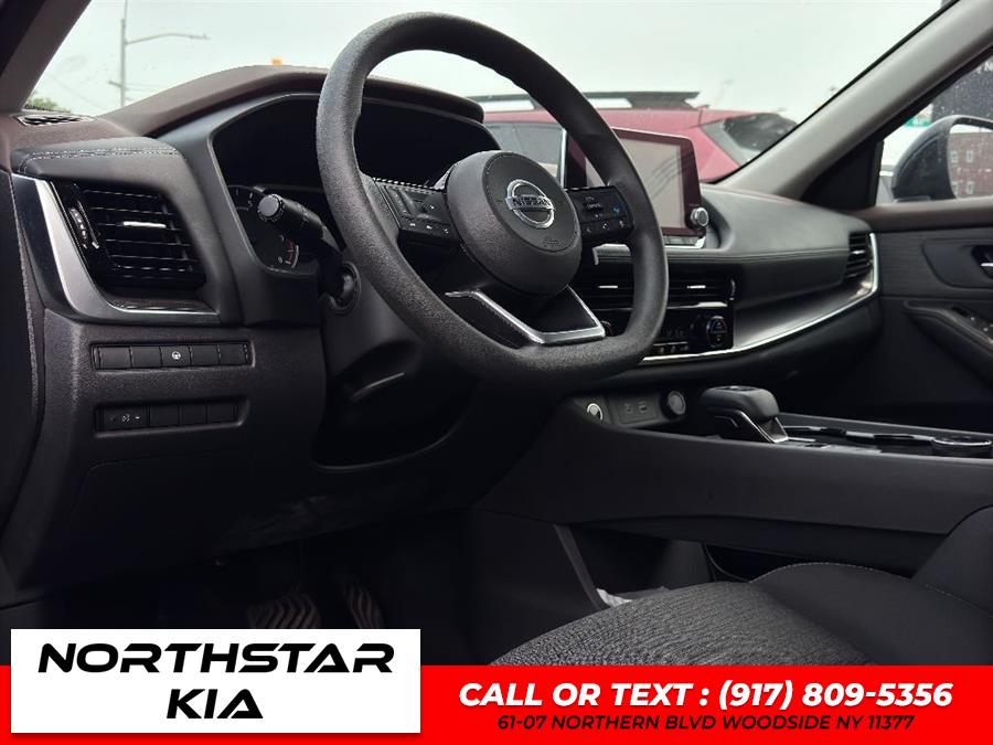 2021 Nissan Rogue SV - Photo 14