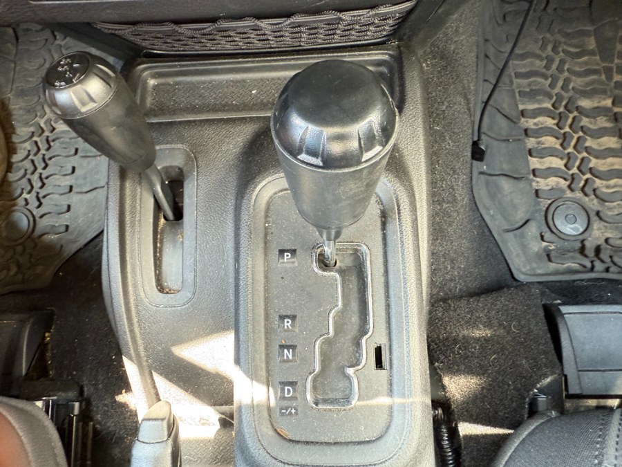 2015 Jeep Wrangler Sport - Photo 22