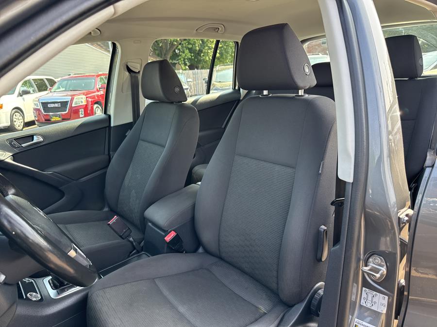 2018 Volkswagen Tiguan Limited Base - Photo 11