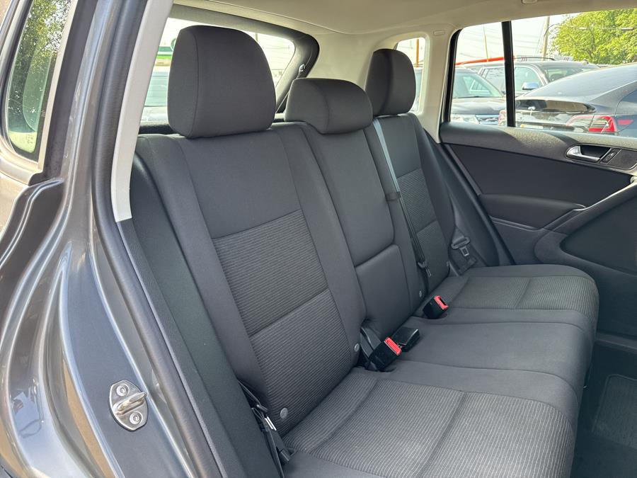 2018 Volkswagen Tiguan Limited Base - Photo 17