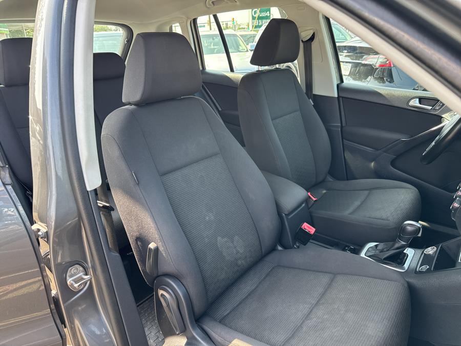 2018 Volkswagen Tiguan Limited Base - Photo 16