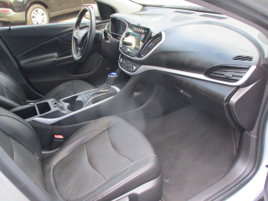 2017 Chevrolet Volt LT - Photo 11