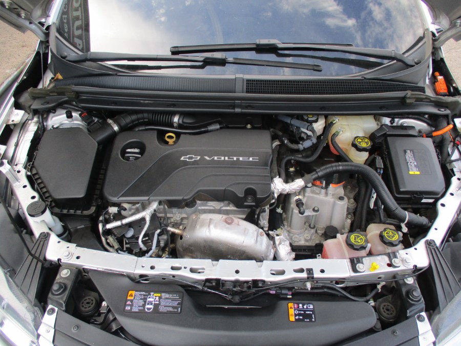 2017 Chevrolet Volt LT - Photo 18