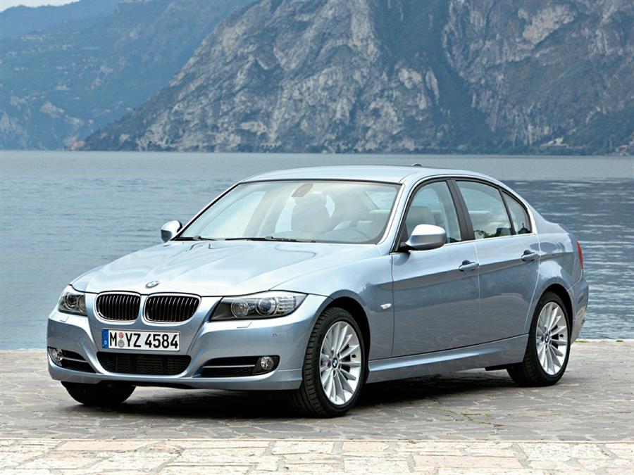 2011 BMW 3 Series 328i xDrive Sedan's photo