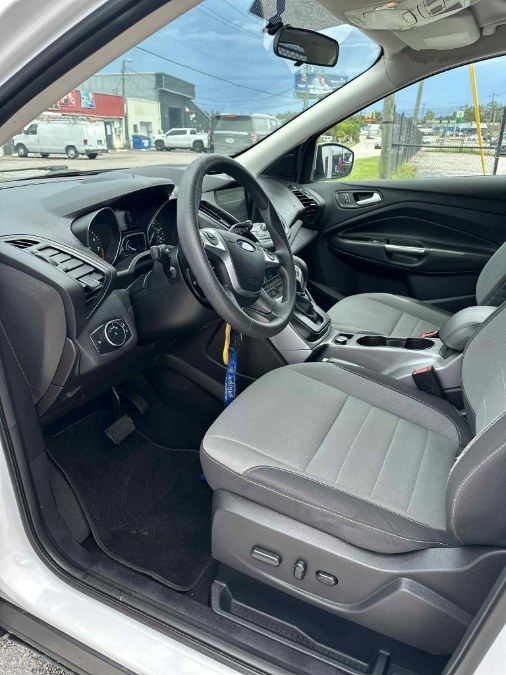 2016 Ford Escape SE - Photo 18