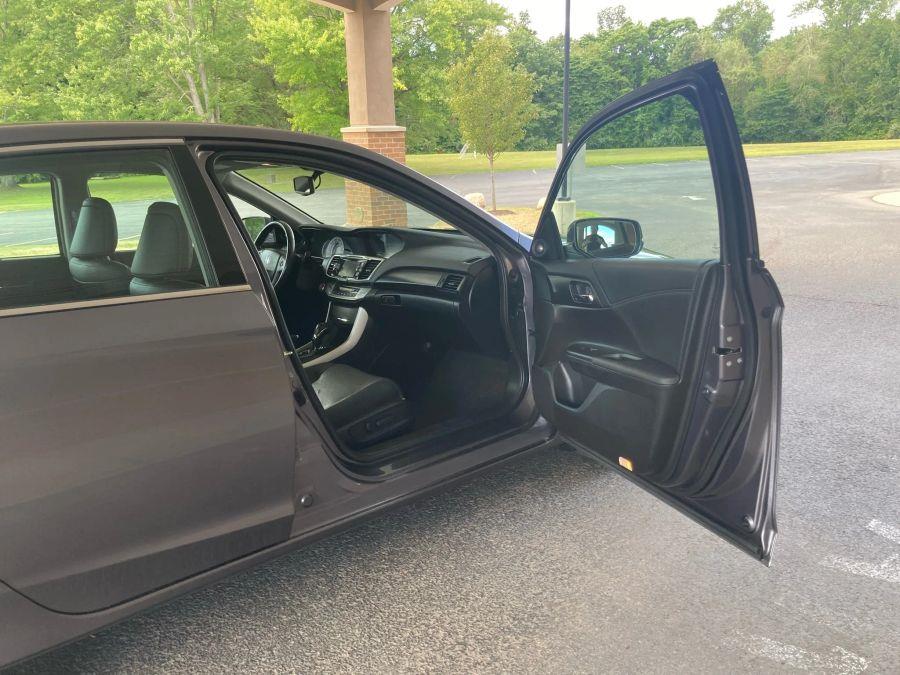 Honda Accord photo 14