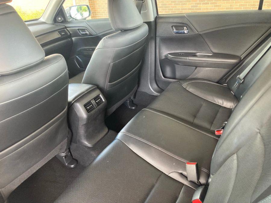 Honda Accord photo 17