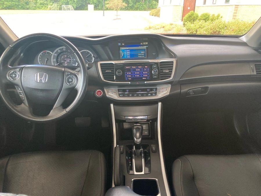 Honda Accord photo 19