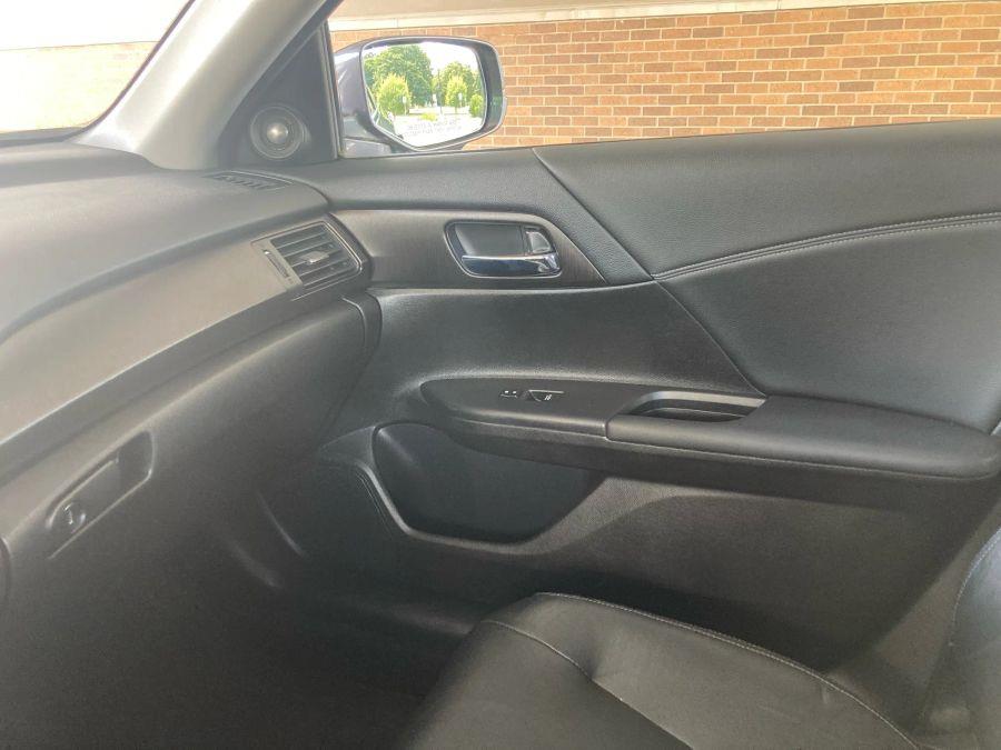 Honda Accord photo 24