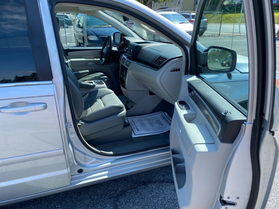 2009 Volkswagen Routan SEL - Photo 13