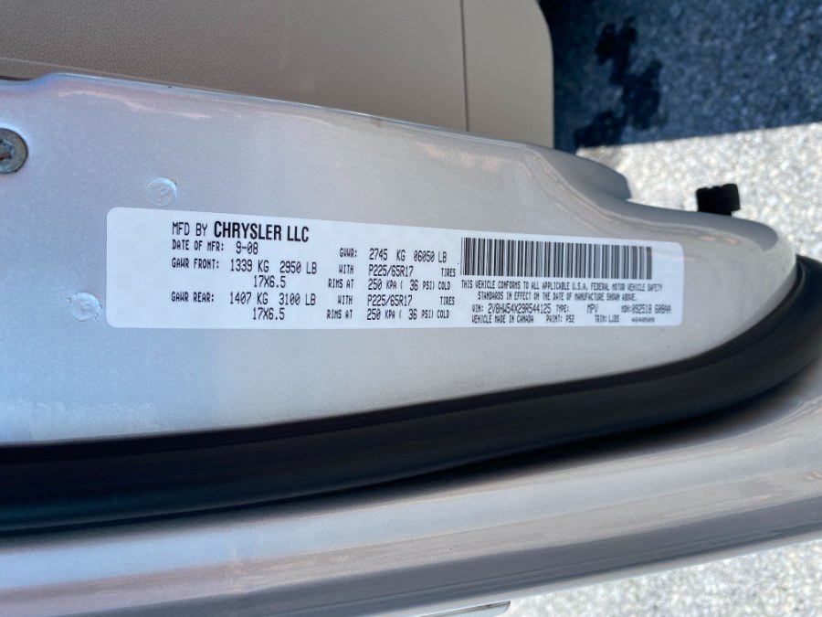 2009 Volkswagen Routan SEL - Photo 9
