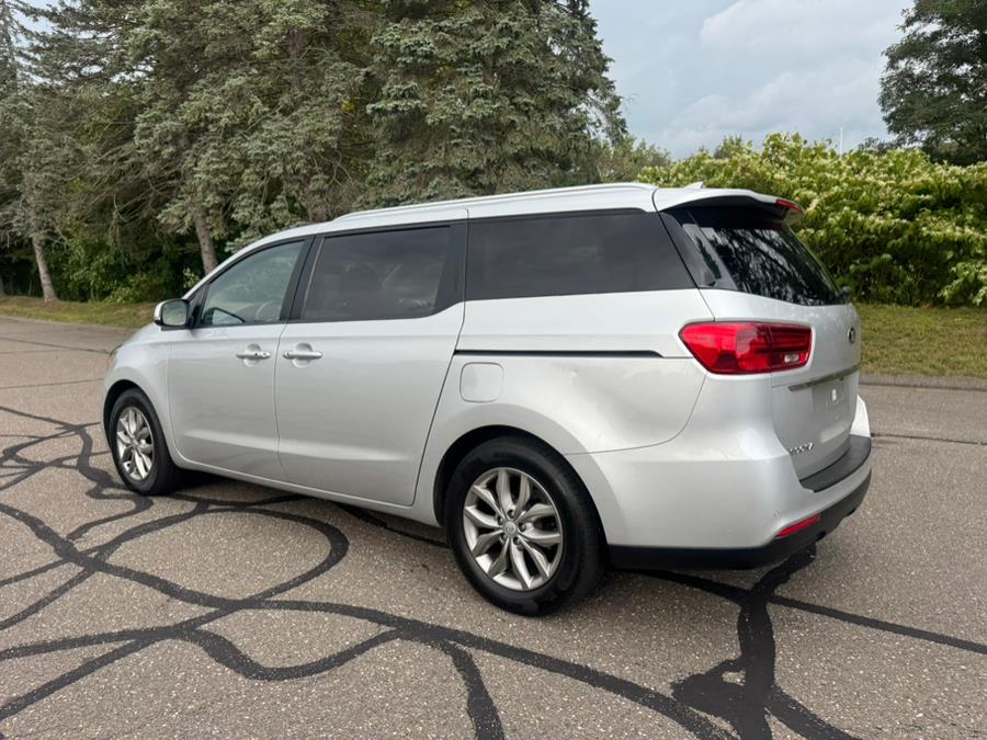 2021 Kia Sedona EX - Photo 12
