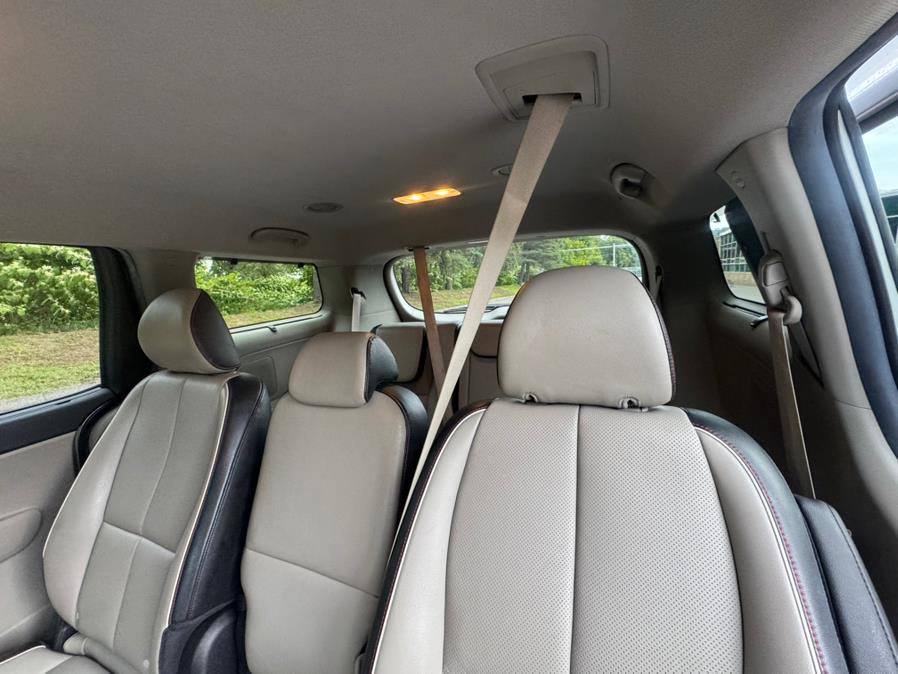 2021 Kia Sedona EX - Photo 34