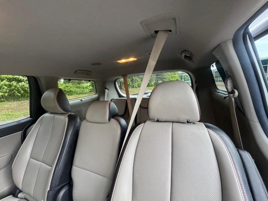 2021 Kia Sedona EX - Photo 33