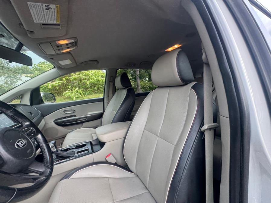 2021 Kia Sedona EX - Photo 29