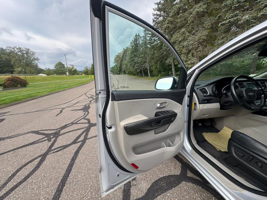 2021 Kia Sedona EX - Photo 27