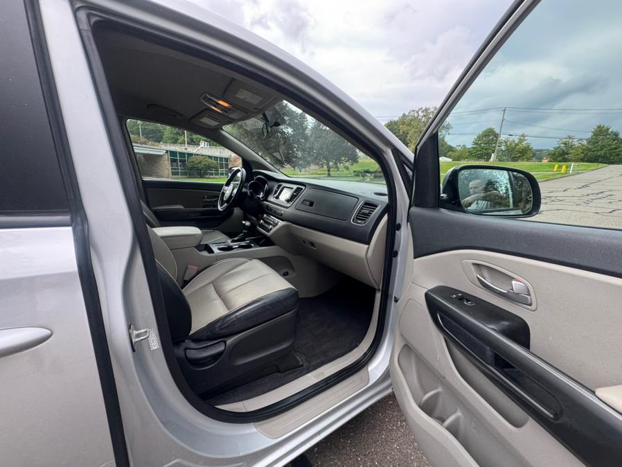 2021 Kia Sedona EX - Photo 35