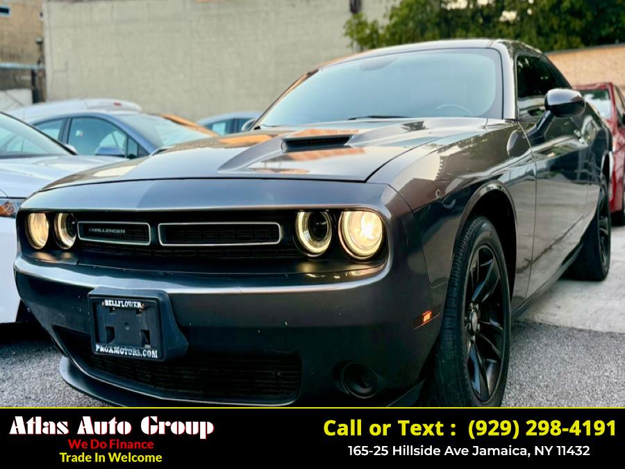 2016 Dodge Challenger SXT's photo