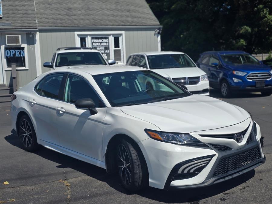 2022 Toyota Camry SE - Photo 12