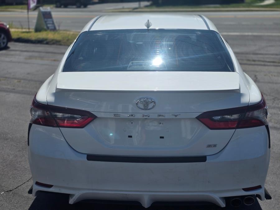 2022 Toyota Camry SE - Photo 6