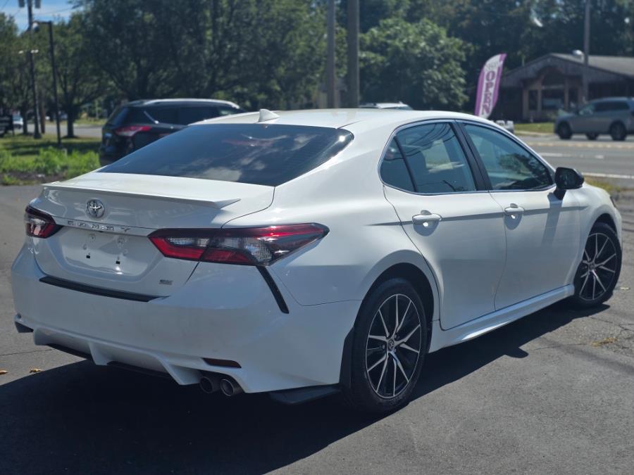 2022 Toyota Camry SE - Photo 7