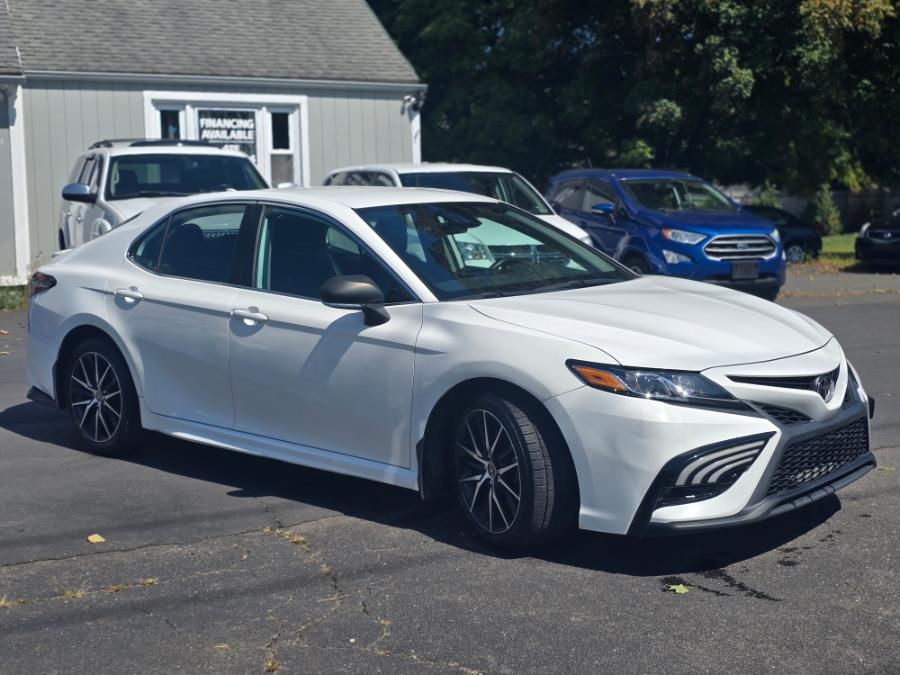 2022 Toyota Camry SE - Photo 10