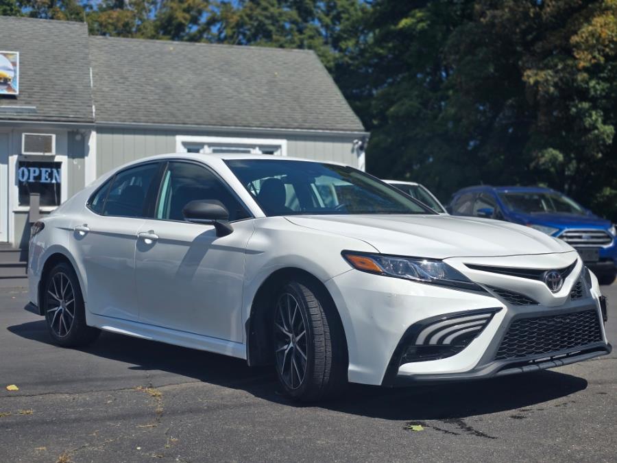 2022 Toyota Camry SE - Photo 13