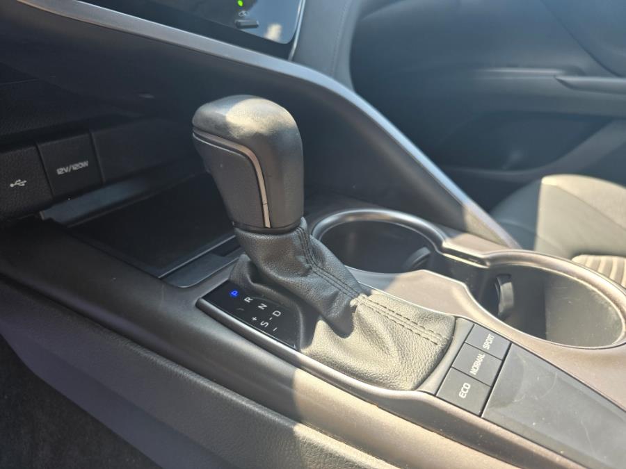 2022 Toyota Camry SE - Photo 24