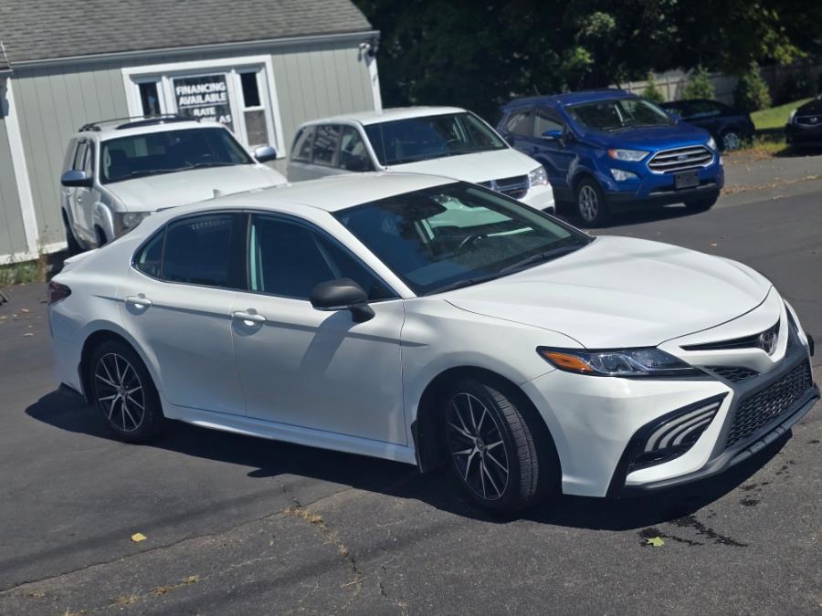 2022 Toyota Camry SE - Photo 11