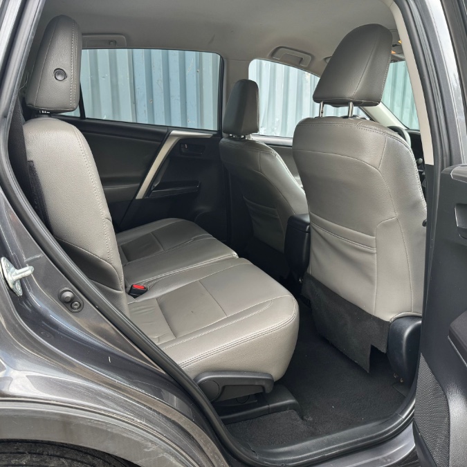 2017 Toyota RAV4 LE - Photo 14