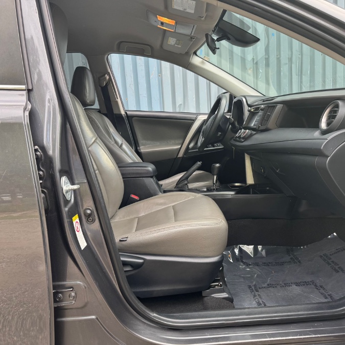 2017 Toyota RAV4 LE - Photo 12