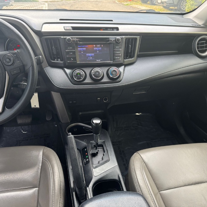 2017 Toyota RAV4 LE - Photo 10