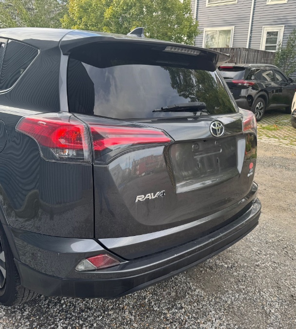 2017 Toyota RAV4 LE - Photo 5