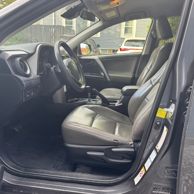 2017 Toyota RAV4 LE - Photo 11