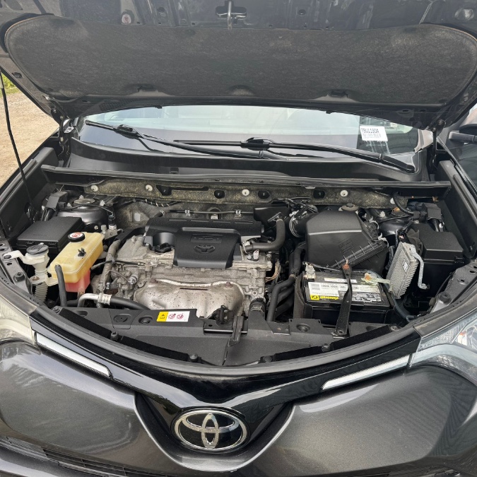 2017 Toyota RAV4 LE - Photo 16