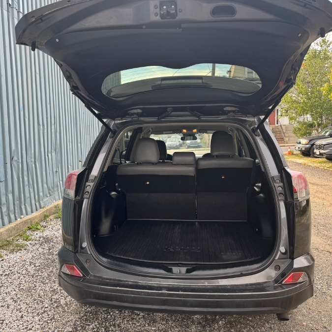 2017 Toyota RAV4 LE - Photo 17