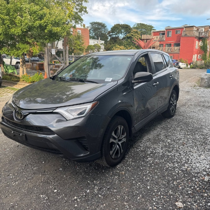 2017 Toyota RAV4 LE - Photo 4