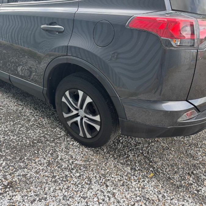 2017 Toyota RAV4 LE - Photo 8
