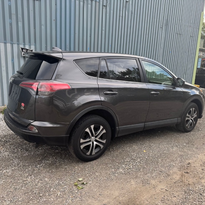 2017 Toyota RAV4 LE - Photo 7