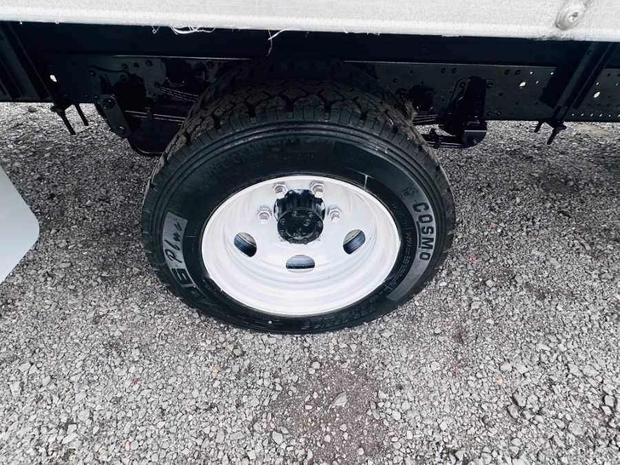 2019 Isuzu NRR - Photo 17